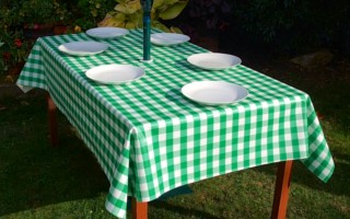 1.4x2.5m OBLONG RED POLKA DOT GARDEN TABLECLOTH PVC WITH PARASOL HOLE 