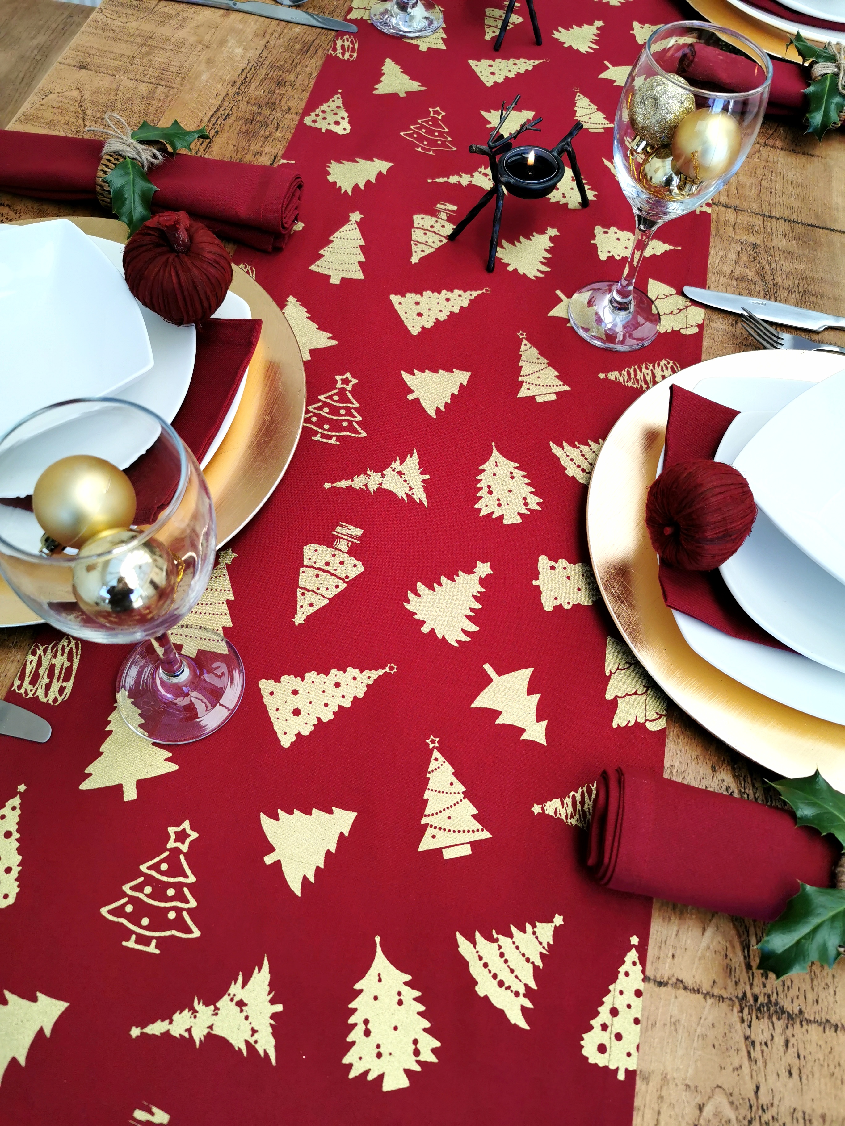 WINE AND GOLD CHRISTMAS TREE TABLE RUNNER