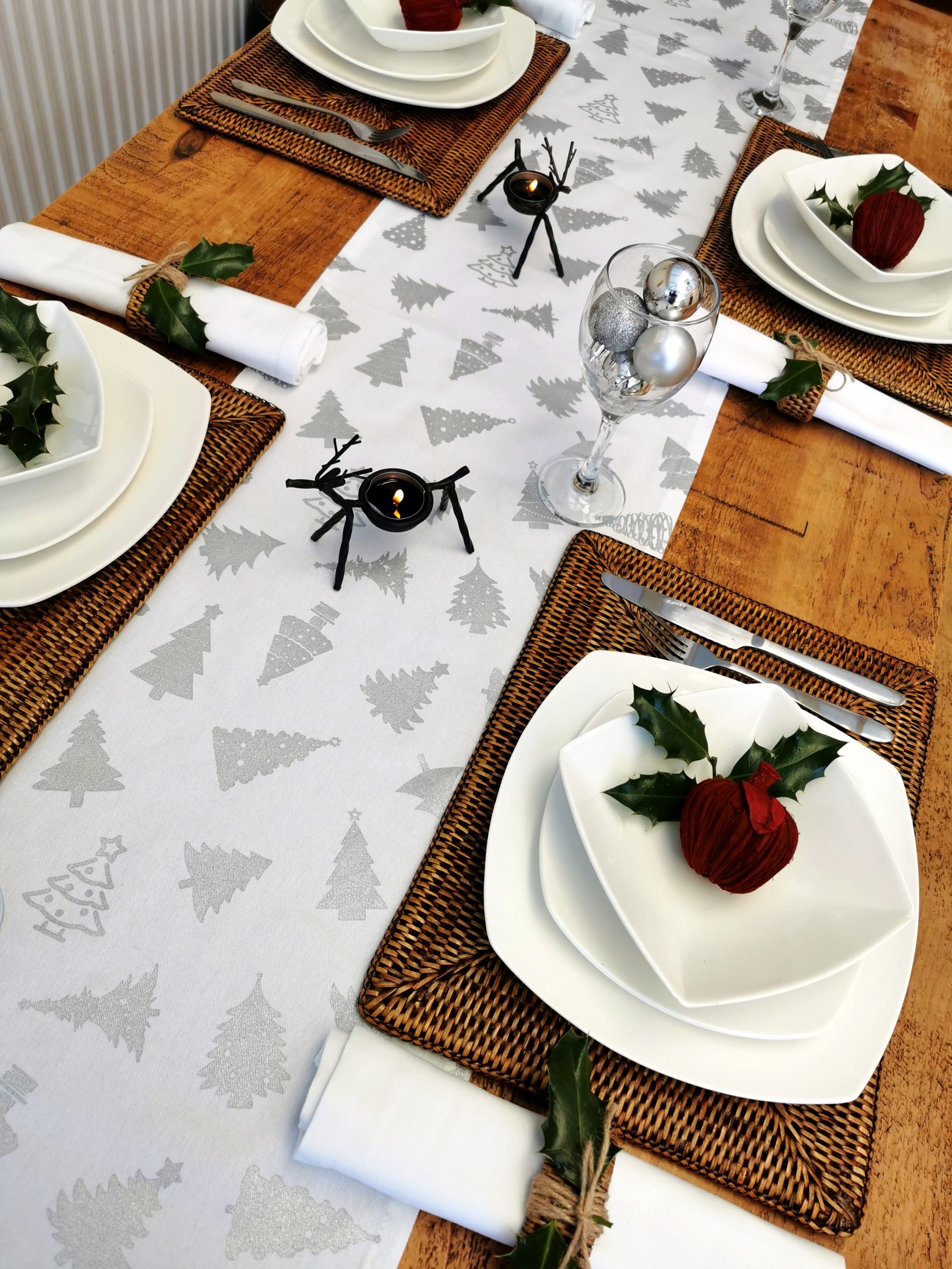 WHITE AND SILVER CHRISTMAS TABLE RUNNER WHITE AND SILVER CHRISTMAS TABLE RUNNER