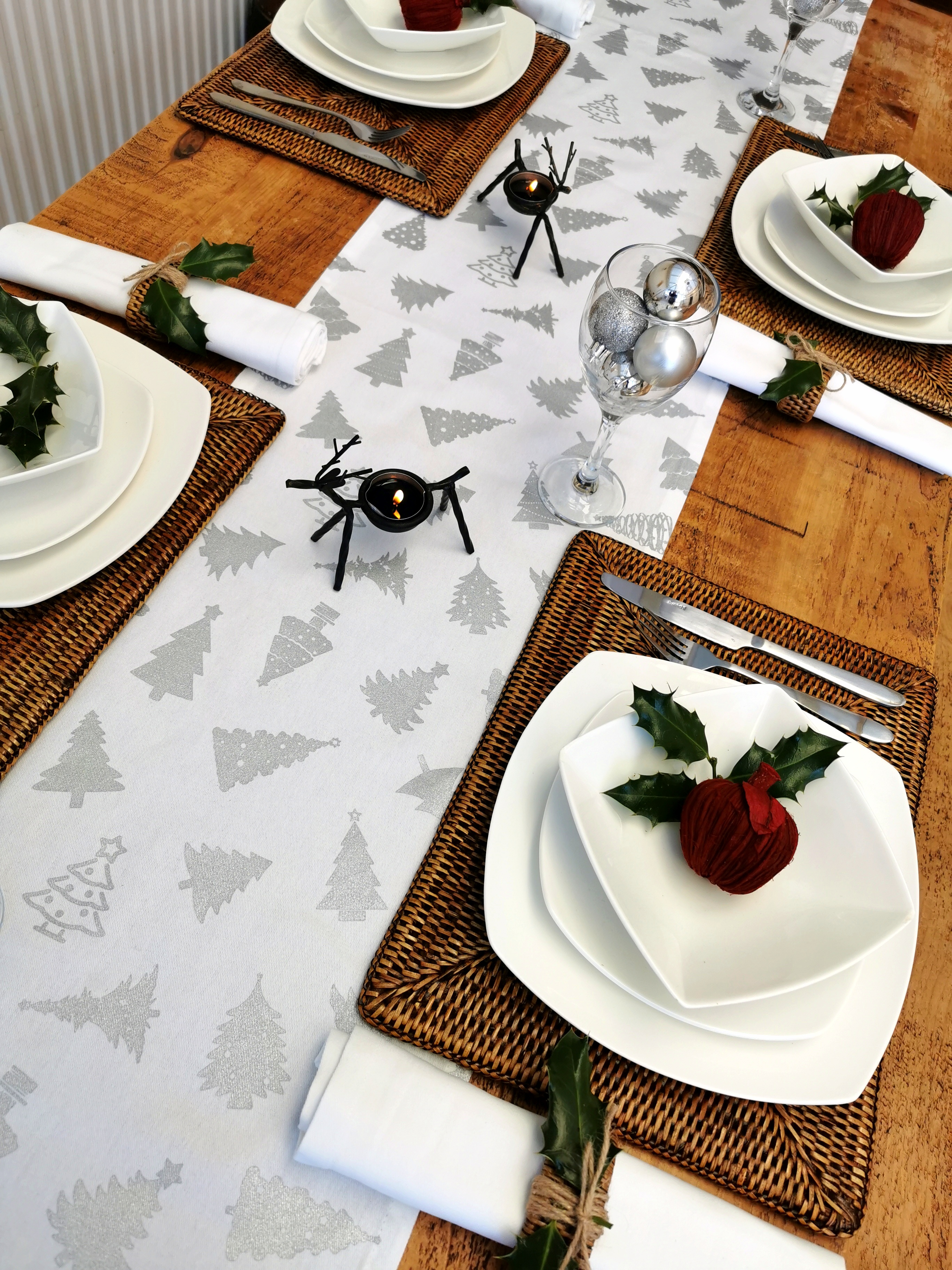WHITE AND SILVER CHRISTMAS TABLE RUNNER