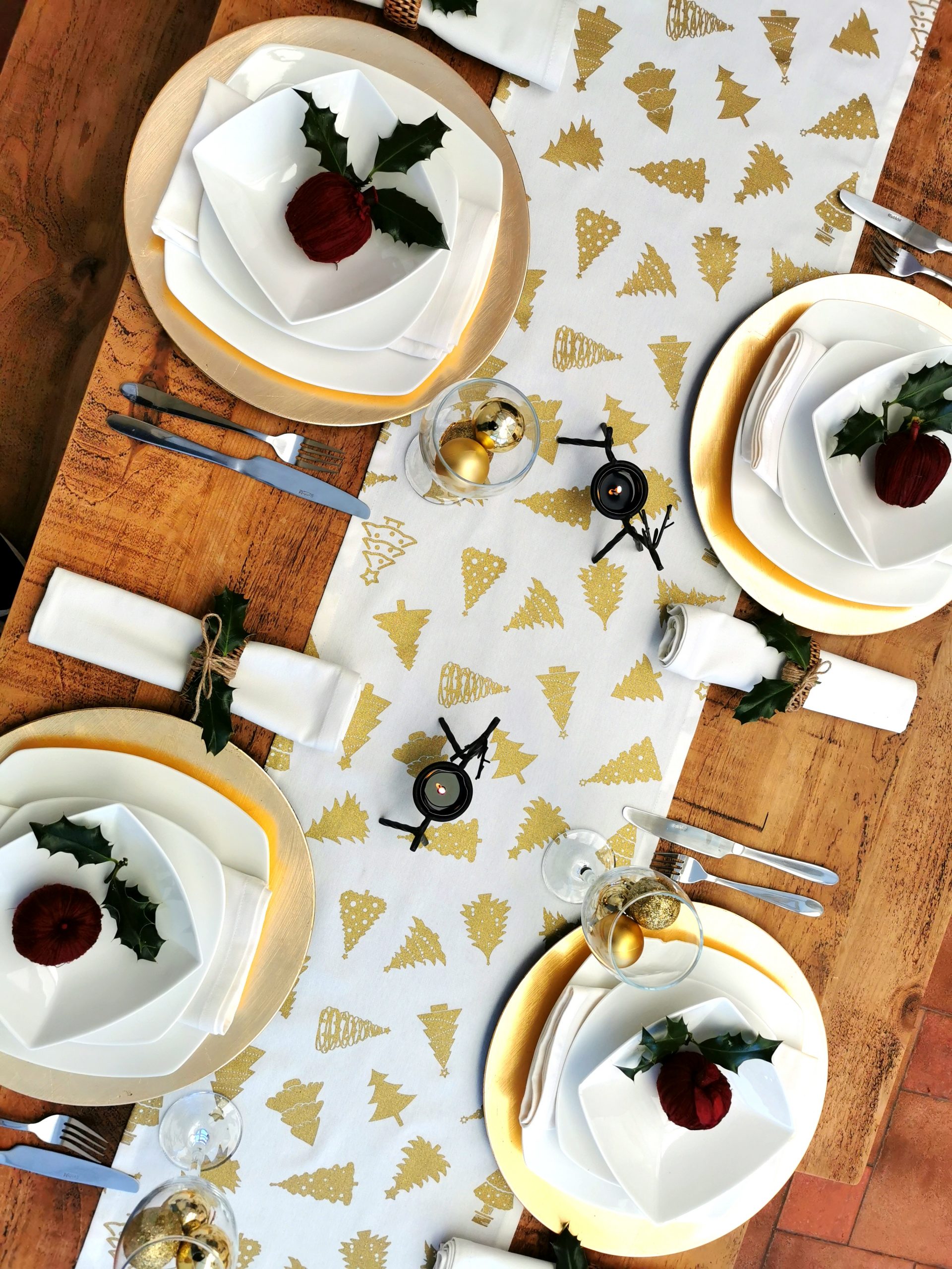 CREAM AND GOLD CHRISTMAS TREE TABLE RUNNER CREAM AND GOLD CHRISTMAS TREE TABLE RUNNER