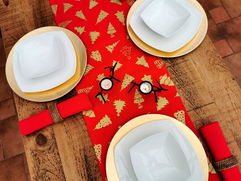 RED AND GOLD CHRISTMAS TREE TABLE RUNNER RED AND GOLD CHRISTMAS TREE TABLE RUNNER