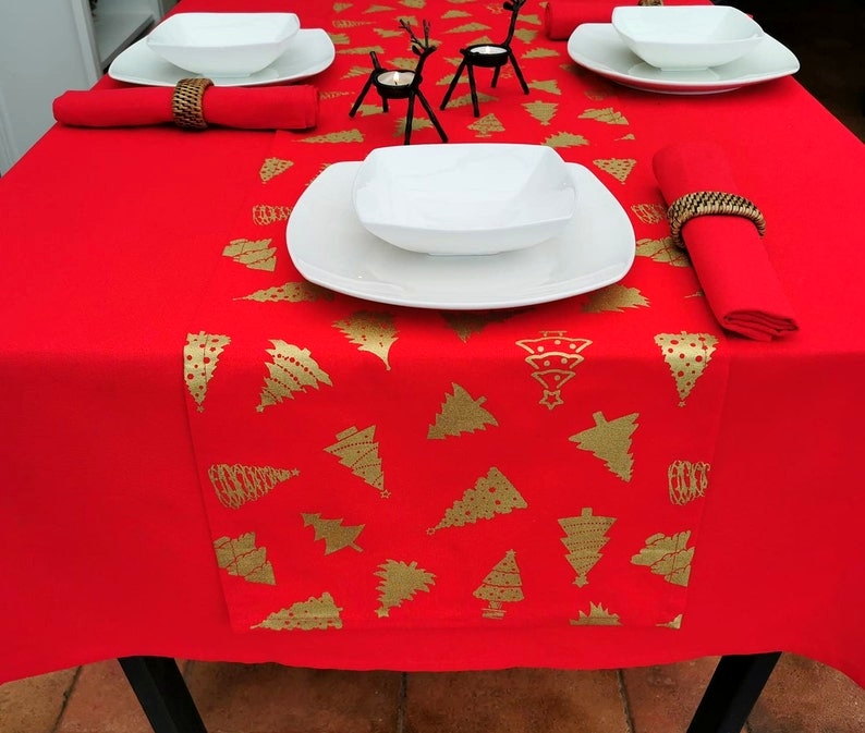 RED AND GOLD CHRISTMAS TREE TABLE RUNNER RED AND GOLD CHRISTMAS TREE TABLE RUNNER